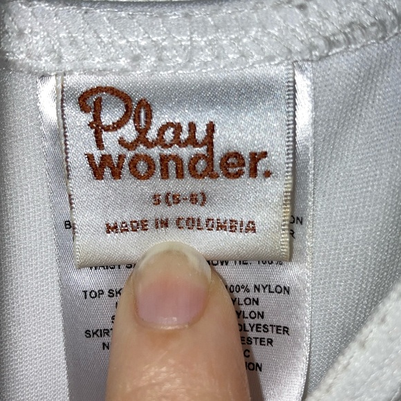 White flower girl dress with petals size small (5-6) slight tear in tule - Picture 11 of 12